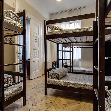 بيت شباب Centrum